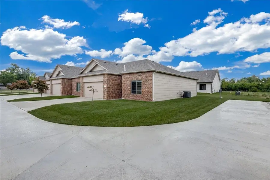 139 N Sheridan Ave, Valley Center, KS 67147 - #3