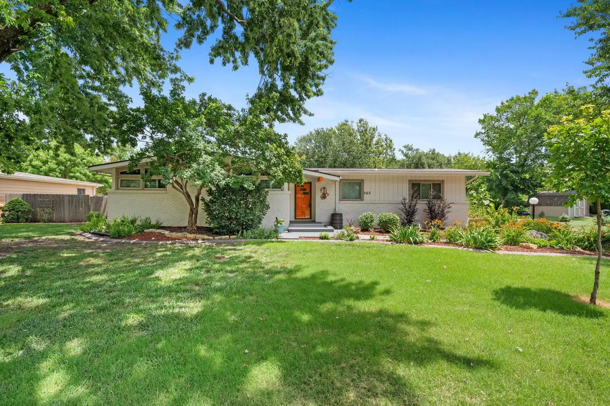 262 S Bonnie Brae St, Wichita, KS 67207 - #1
