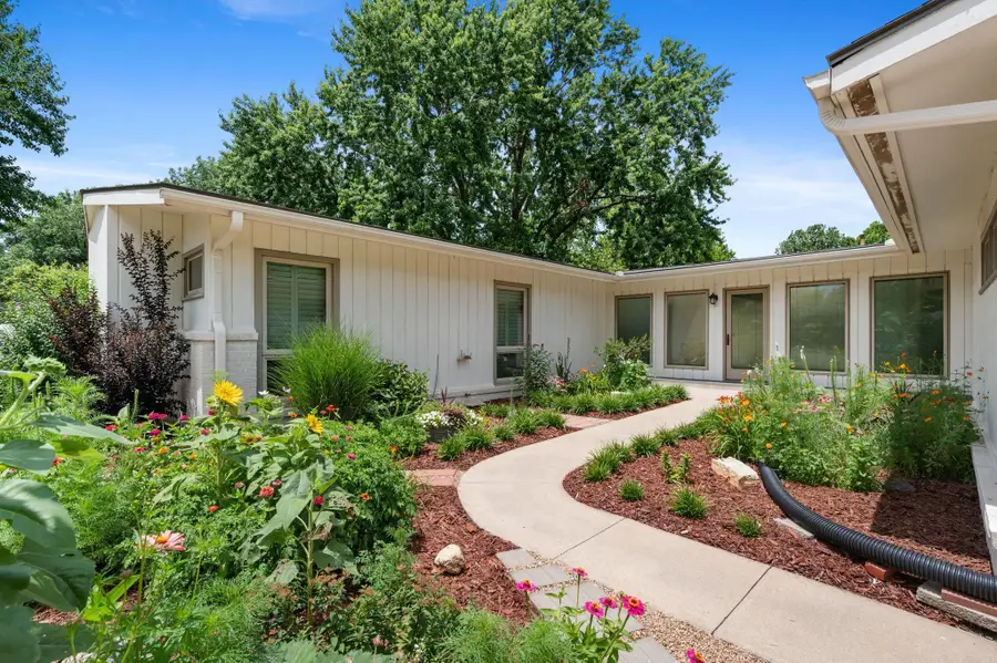 262 S Bonnie Brae St, Wichita, KS 67207 - #3