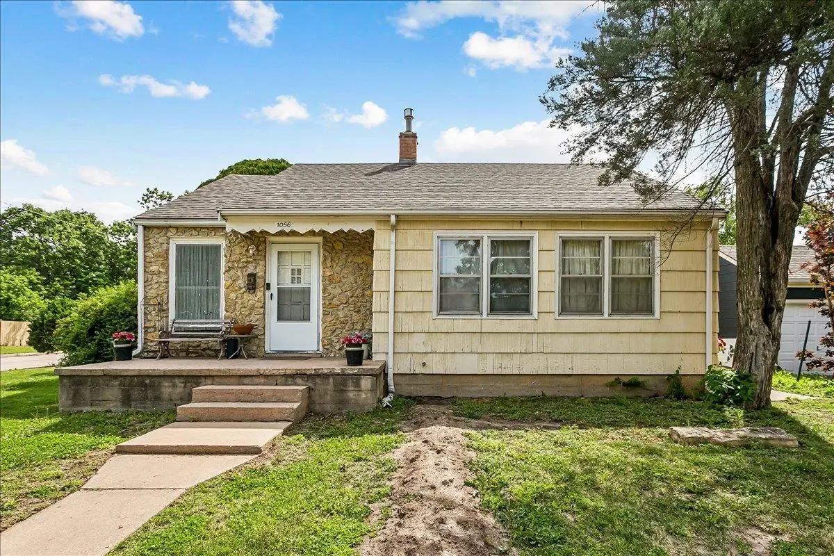 1056 N Parkwood Ln, Wichita, KS 67208 - #1