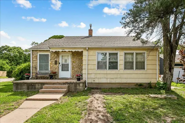 1056 N Parkwood Ln, Wichita, KS 67208