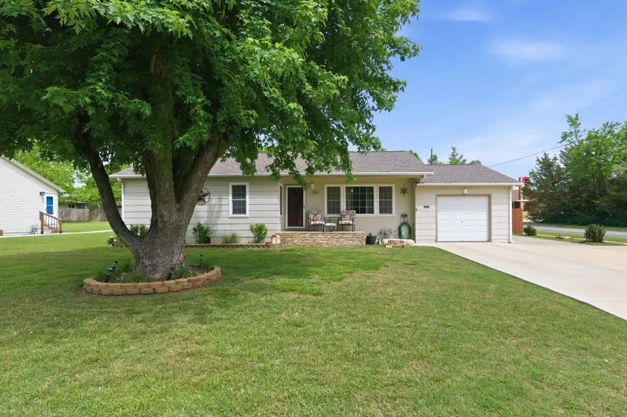 1800 W 3rd Ave, El Dorado, KS 67042-3319 - #2