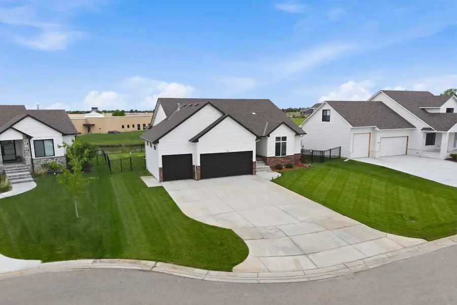 1113 W Lakeway Ct, Andover, KS 67002 - #3