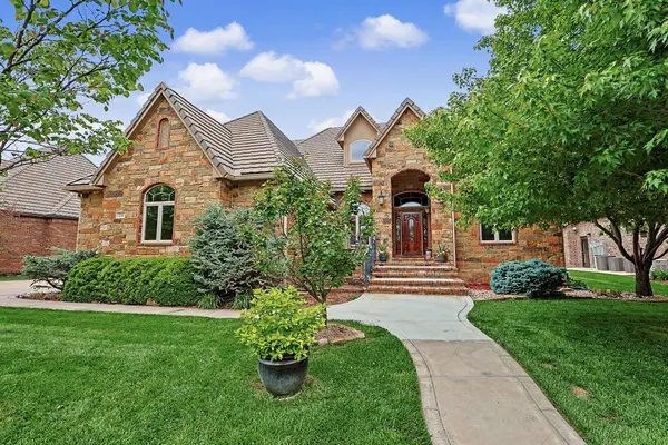 226 E Prairie Point Ct, Andover, KS 67002