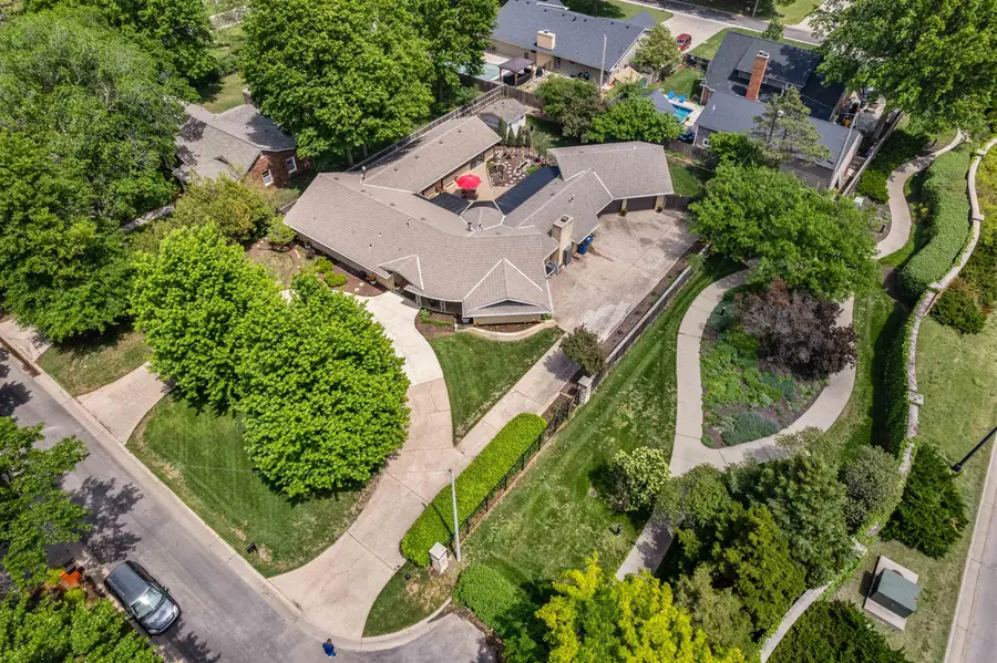 68 S Mission Rd, Eastborough, KS 67207-1033 - #3