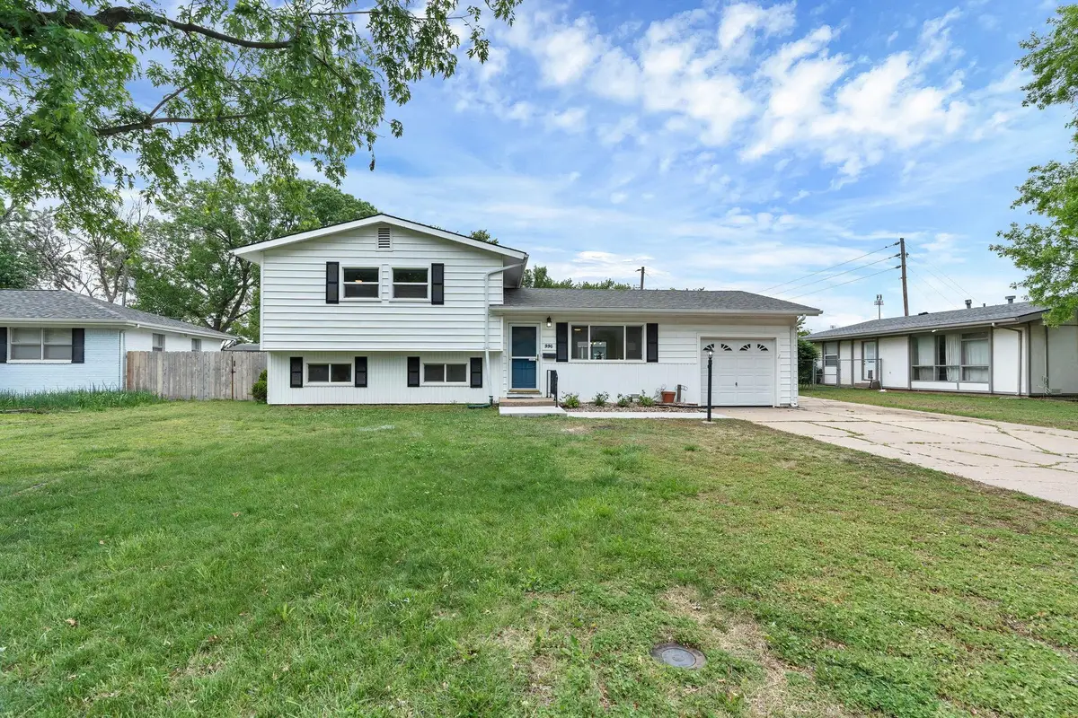 995 N Country Acres Ave, Wichita, KS 67212 - #1