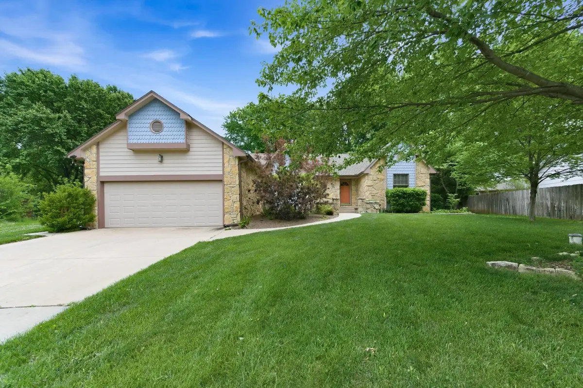 1226 N Briarwood Ct, Derby, KS 67037 - #1