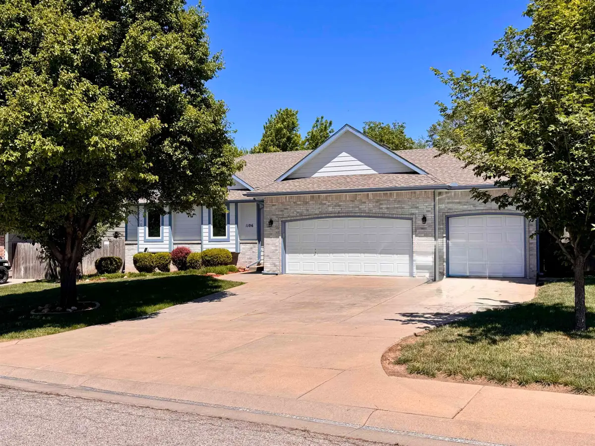 1106 E Southcrest Cir, Derby, KS 67037 - #1