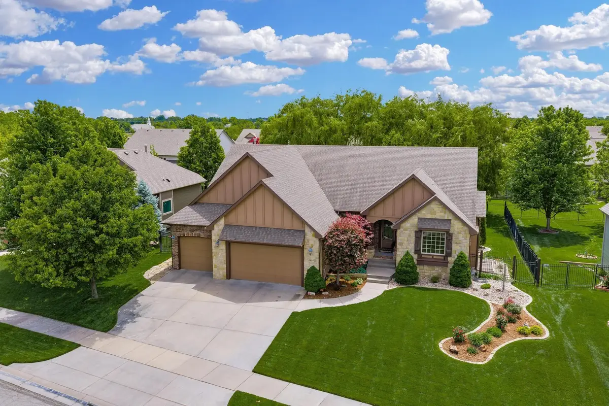 2250 N Stonegate Cir, Andover, KS 67002 - #1