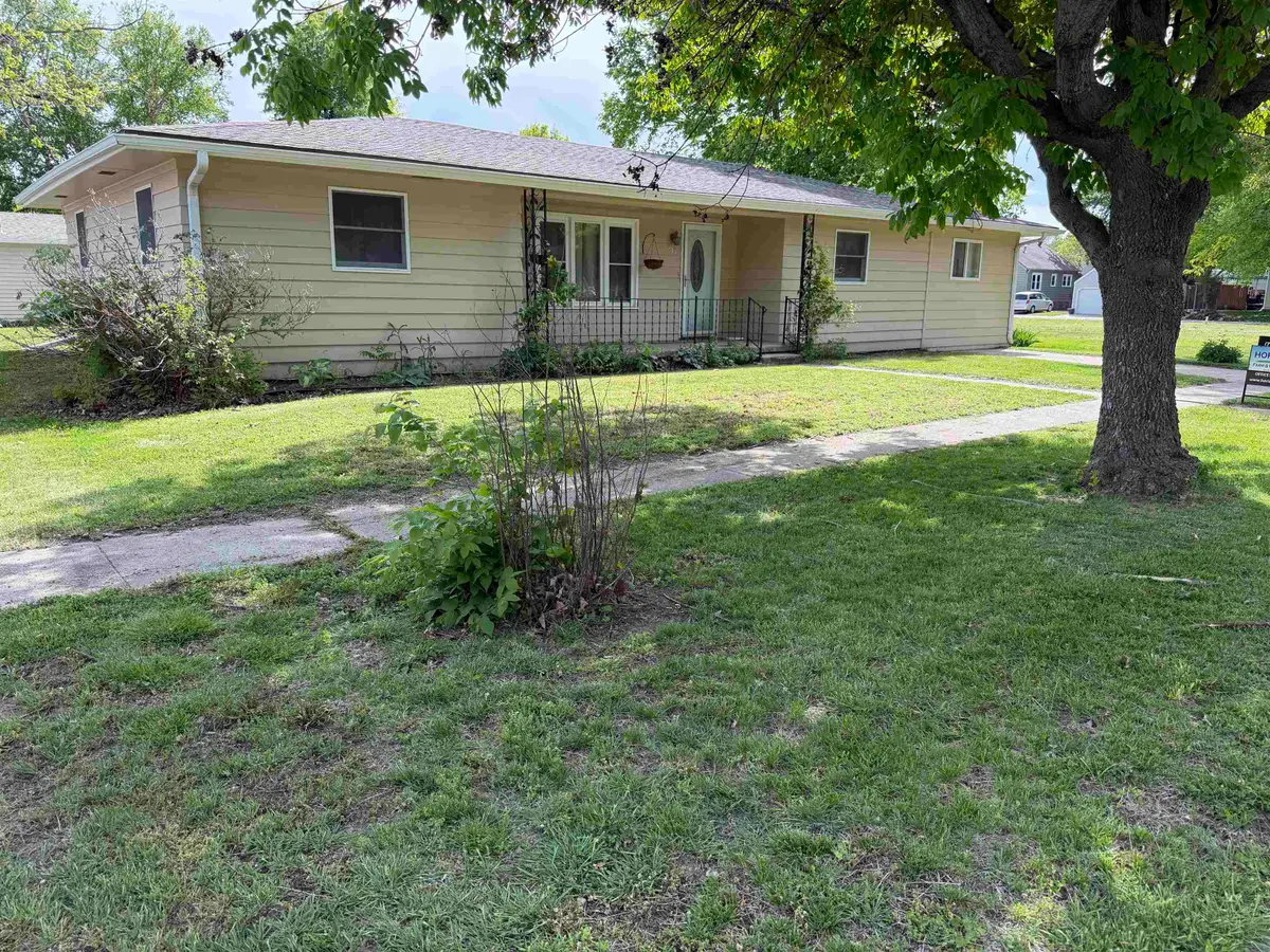 512 Campbell Ave, Clyde, KS 66938 - #1