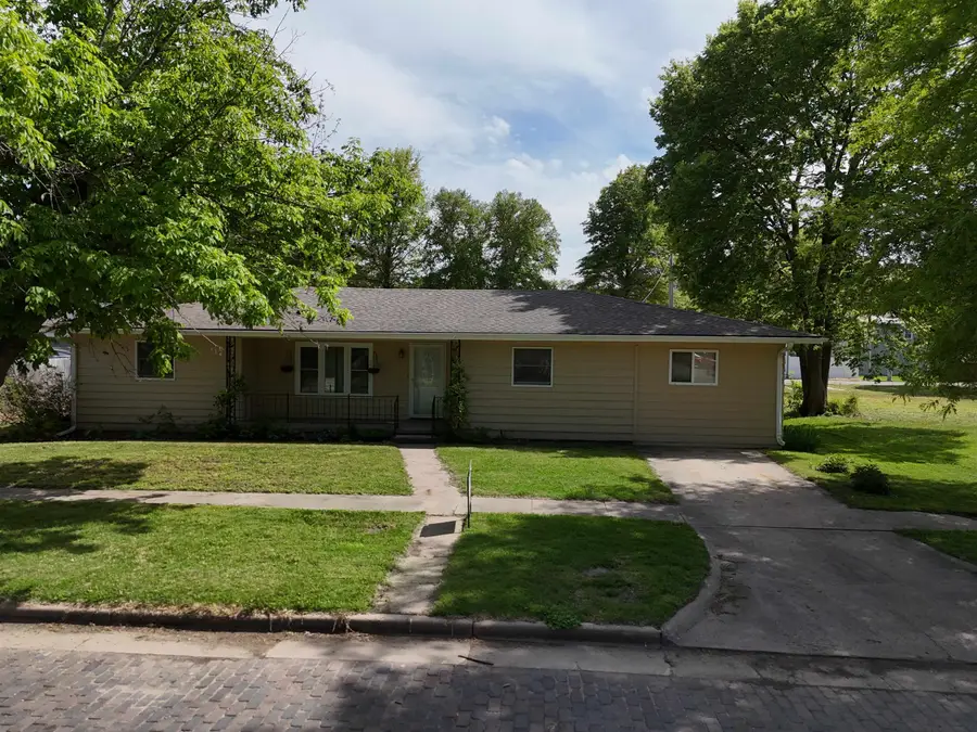 512 Campbell Ave, Clyde, KS 66938 - #2