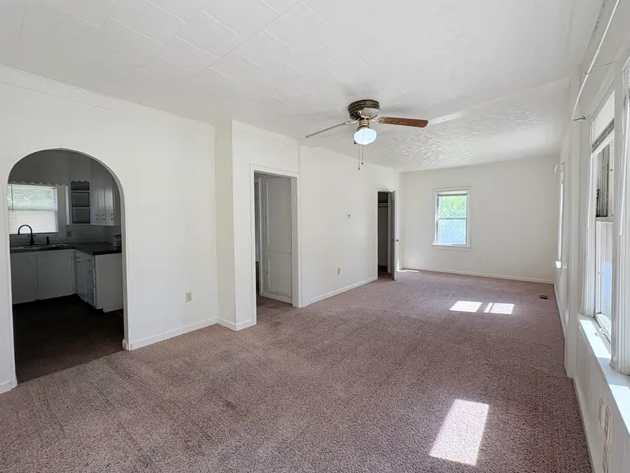 1316 N 9 Th, Arkansas City, KS 67005 - #2