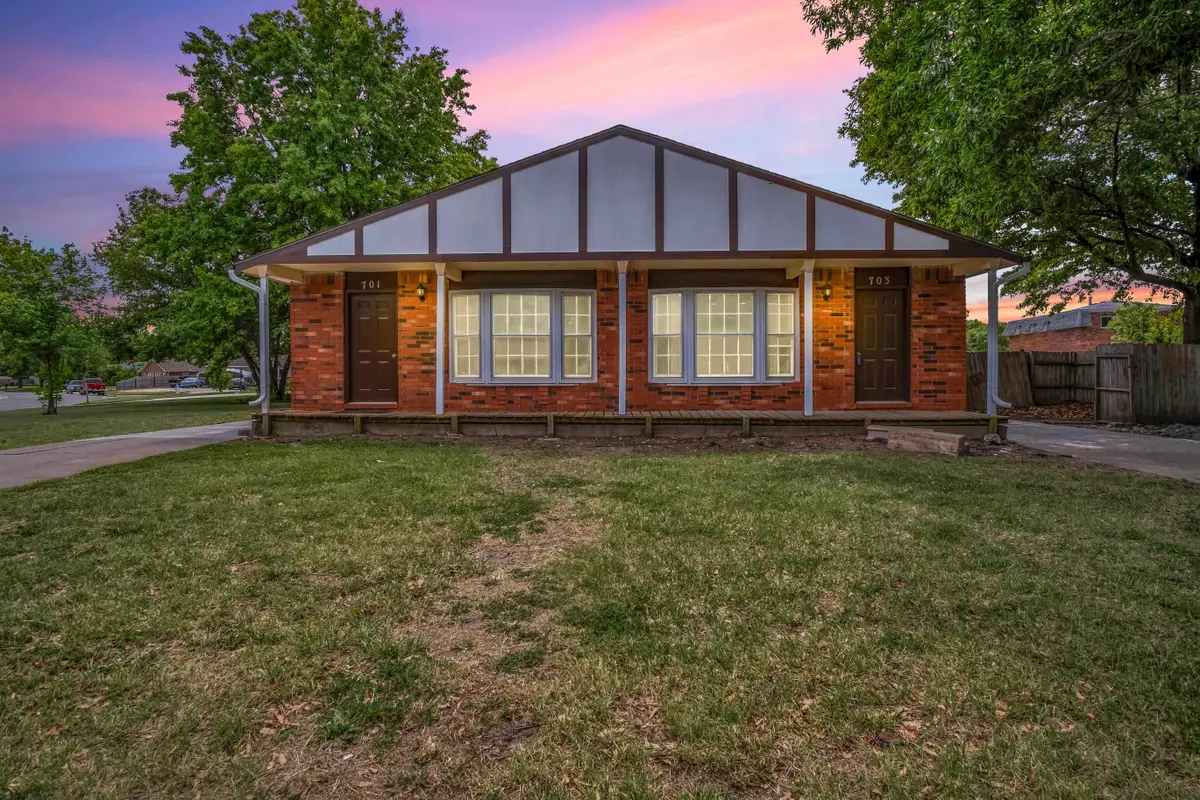 701-703 W 17th St, Newton, KS 67114 - #1