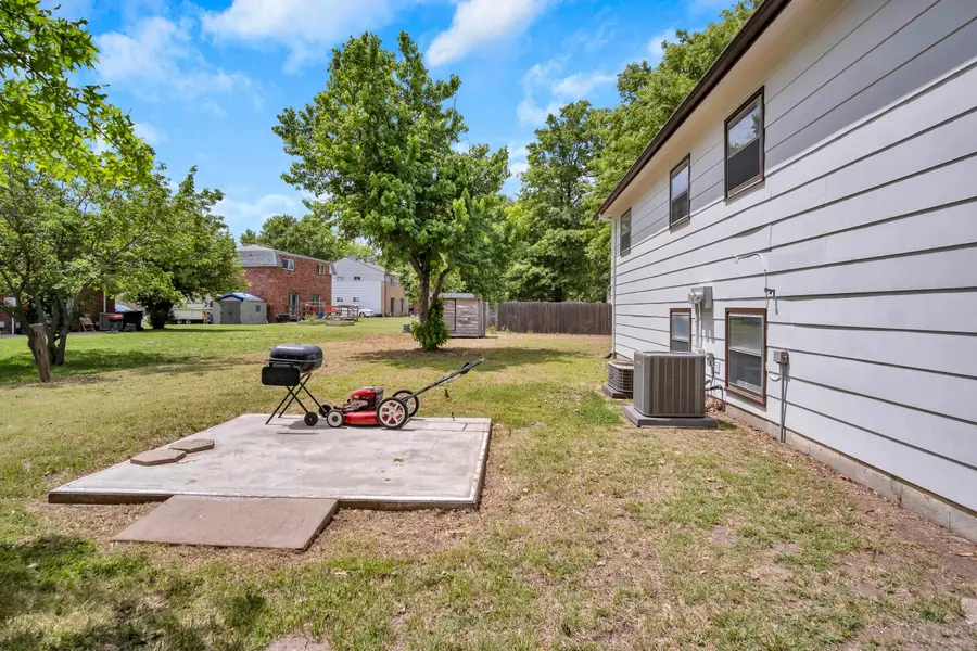 701-703 W 17th St, Newton, KS 67114 - #3