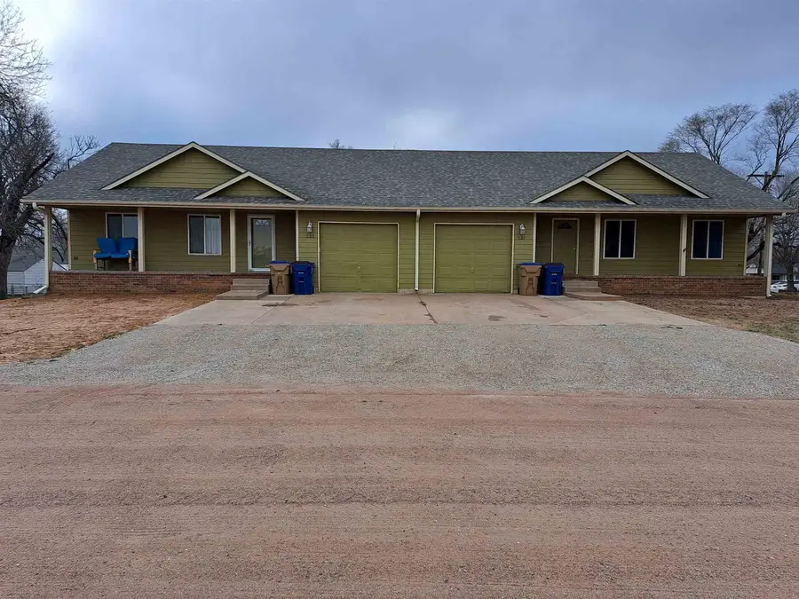 235 W Wood Ave, Clearwater, KS 67026 - #2
