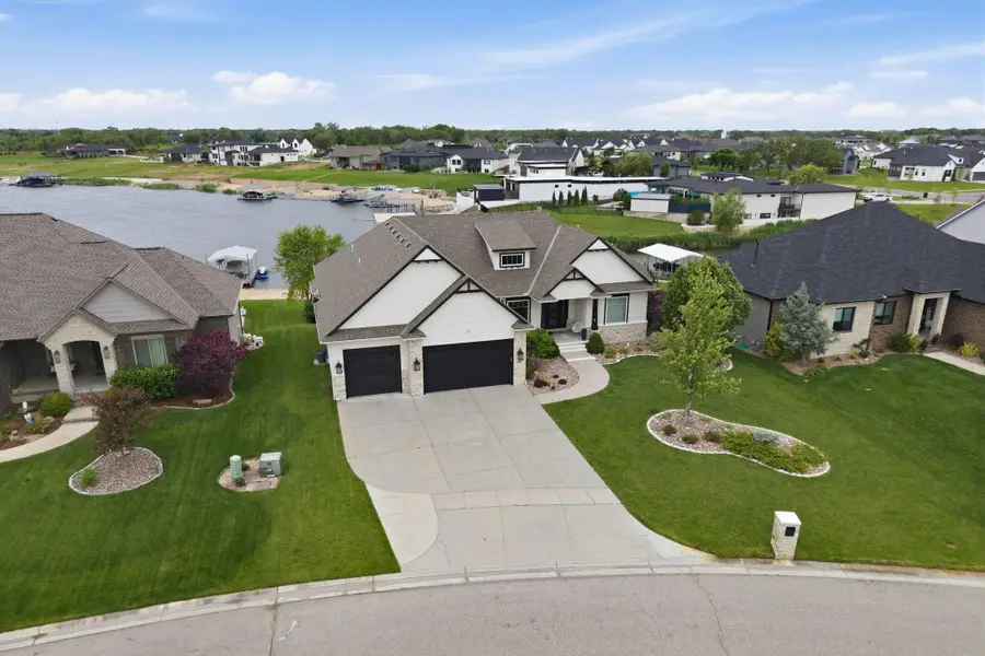 2509 N Paradise Cir, Wichita, KS 67205 - #2