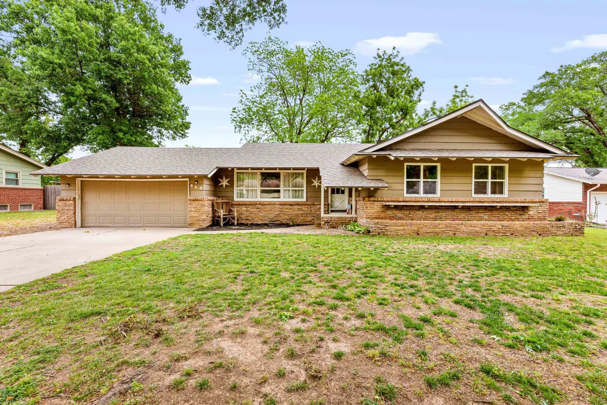 944 N Valleyview Ln, Wichita, KS 67212 - #1