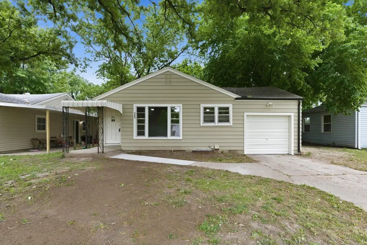 3005 E Southfork Ct, Wichita, KS 67216 - #1