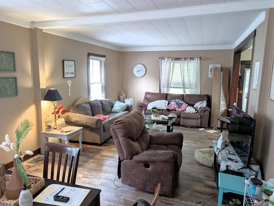 614 Gypsum Ave, Salina, KS 67401 - #3