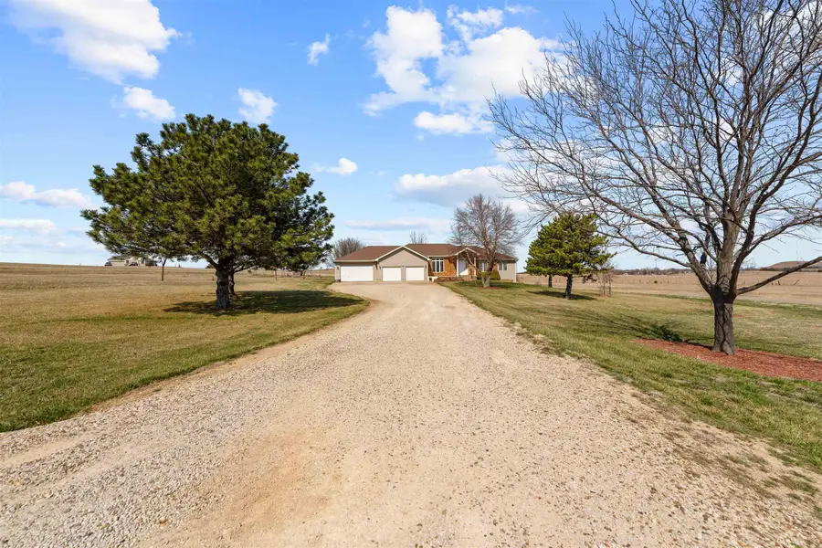 220 Prairie Ridge Rd, Salina, KS 67401 - #3