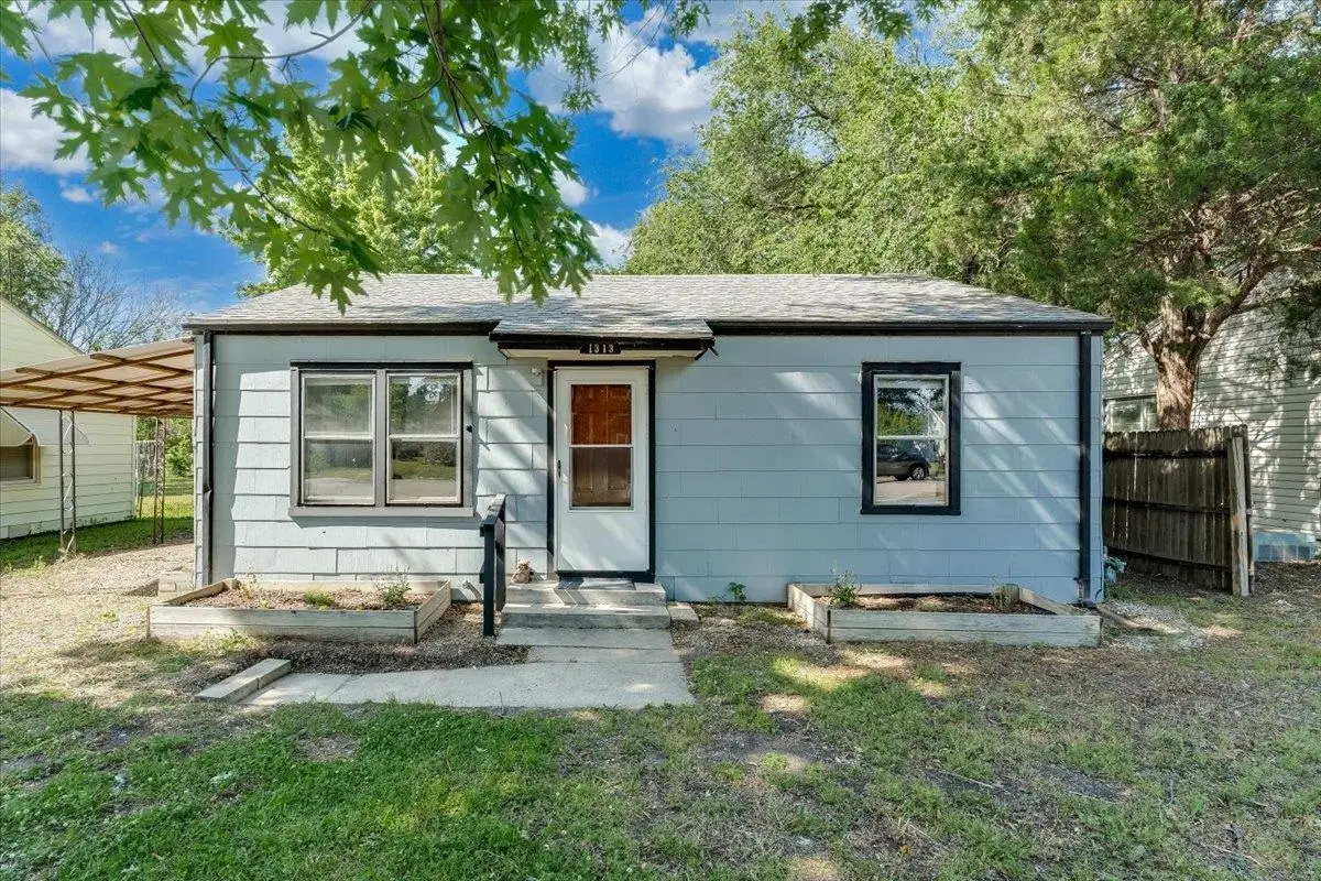 1313 E Harvey Ave, Wellington, KS 67152 - #1