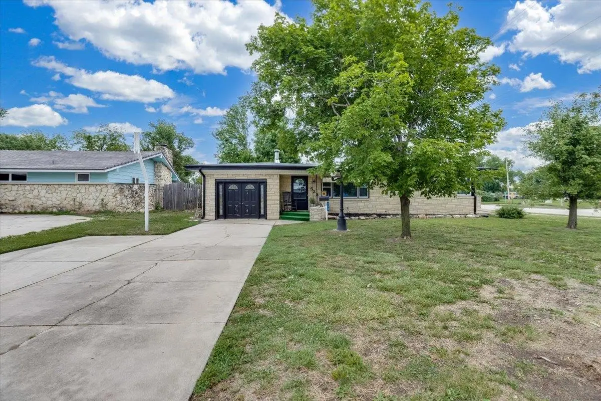 528 Sweezy, Halstead, KS 67056 - #1