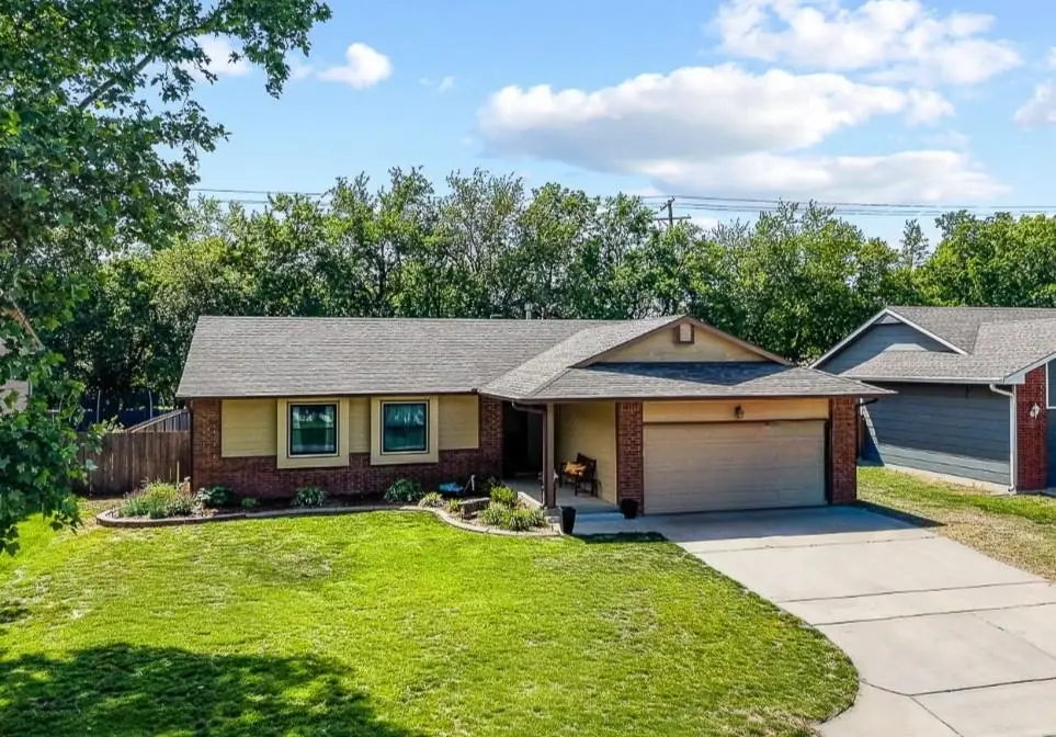 907 N Pine Grove St, Wichita, KS 67212 - #1