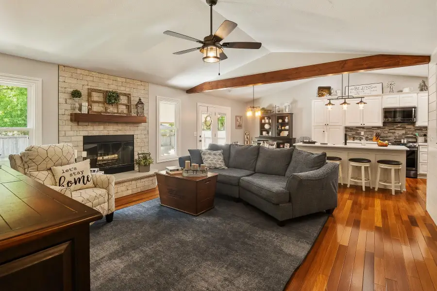907 N Pine Grove St, Wichita, KS 67212 - #3