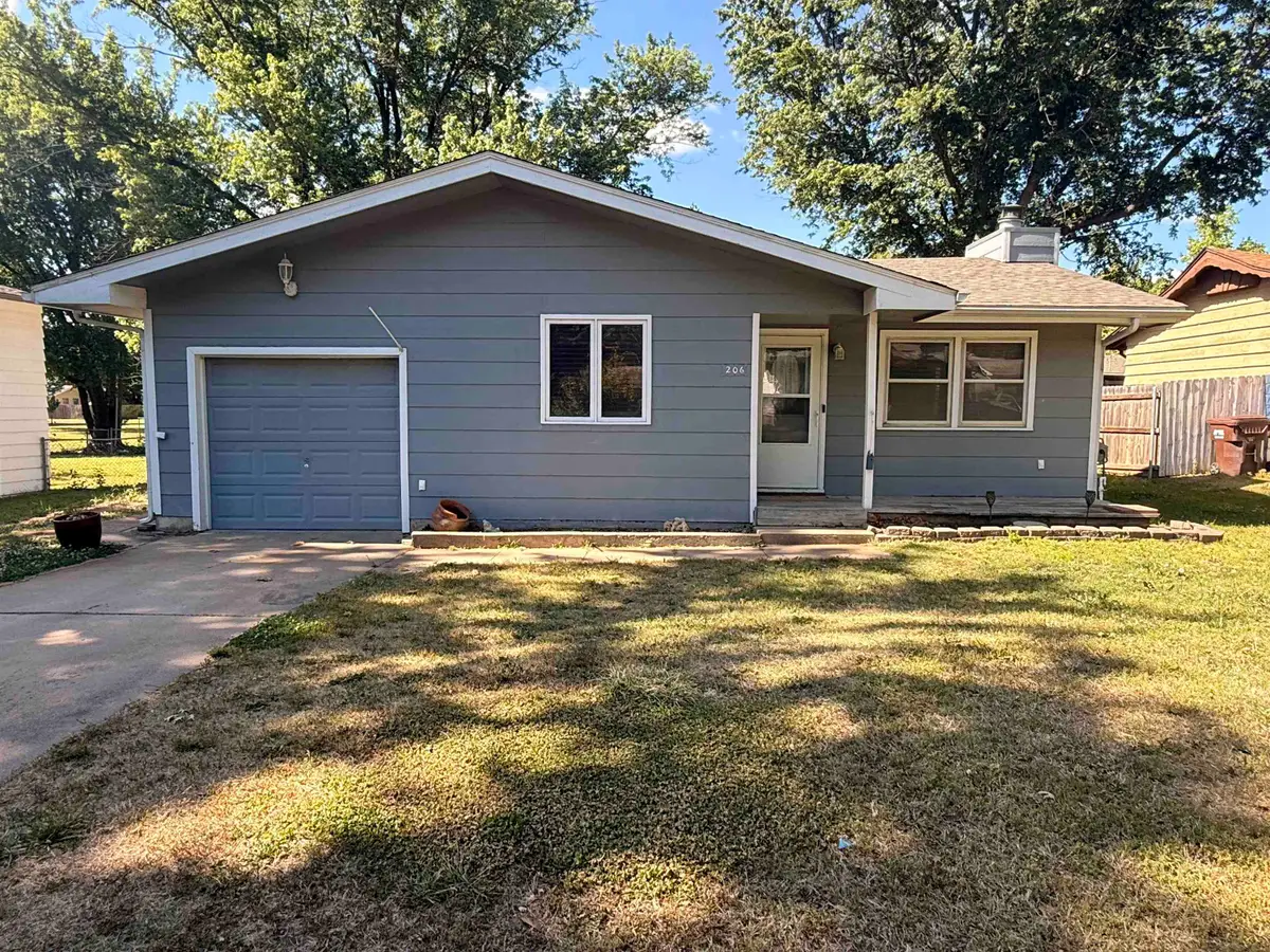 206 W Glenn St, Mulvane, KS 67110 - #1