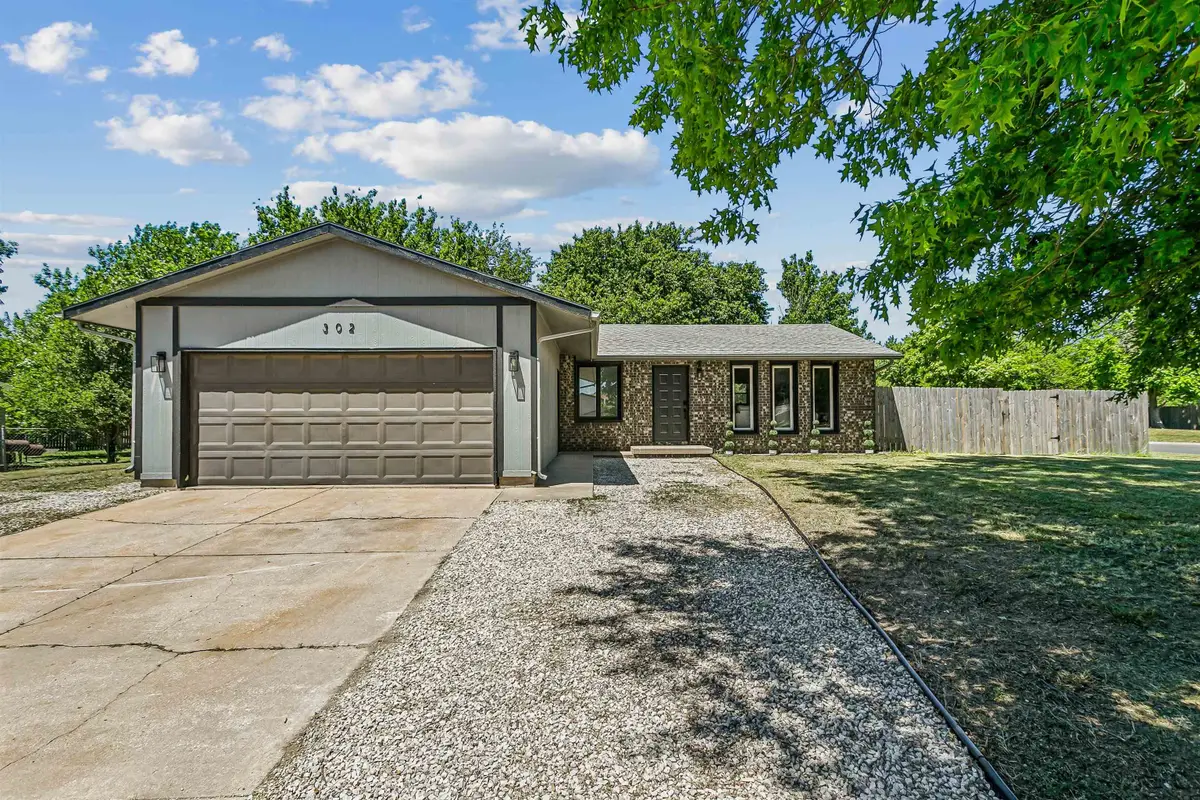 302 W Cherokee Dr, Kechi, KS 67067 - #1