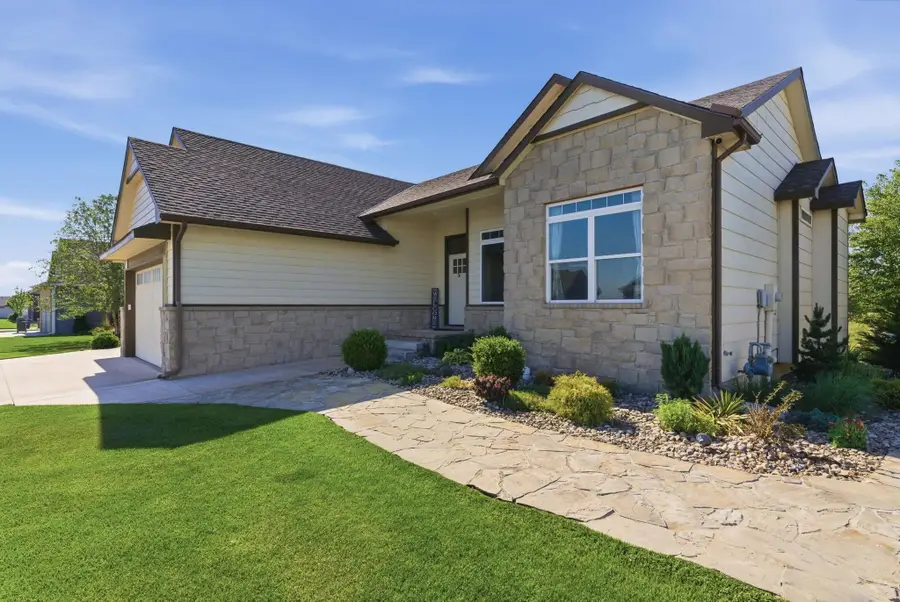 1105 Park Glen St, Clearwater, KS 67026 - #2