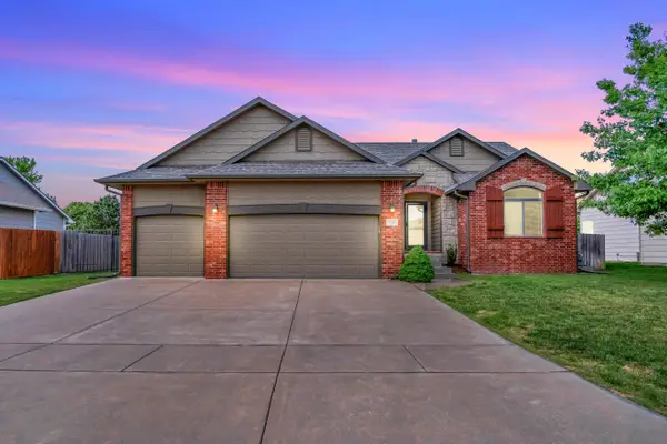 706 E Rolling View Dr, Valley Center, KS 67147-7314