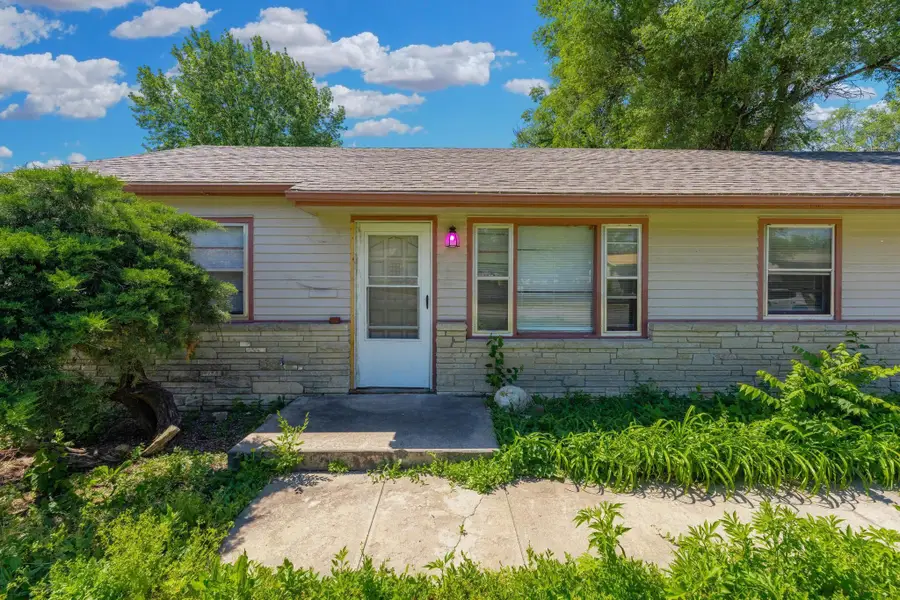 2009 E 52nd St, Wichita, KS 67216 - #2