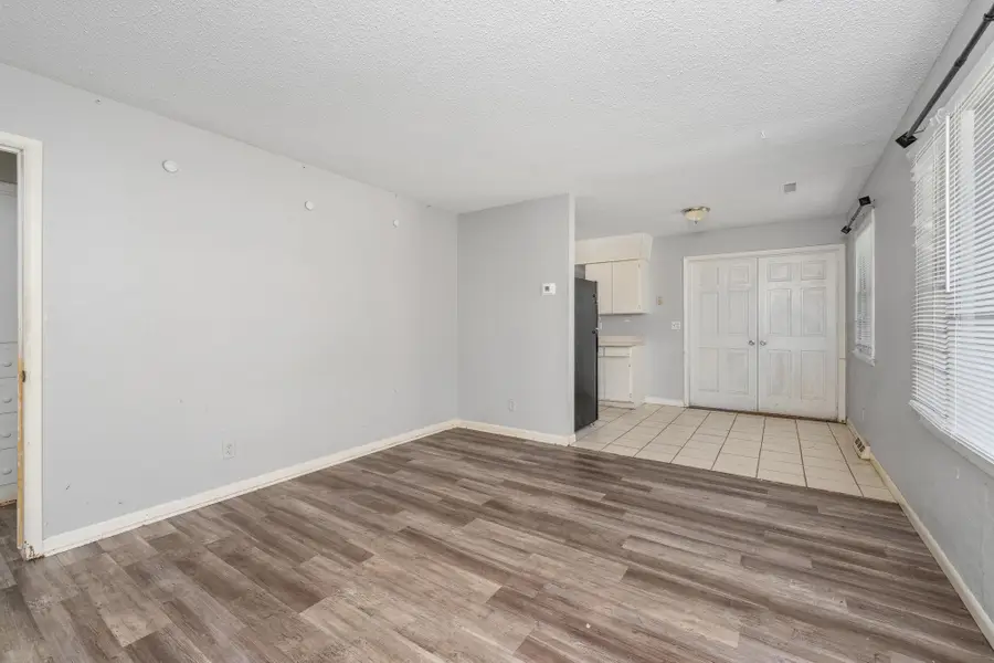 2009 E 52nd St, Wichita, KS 67216 - #3