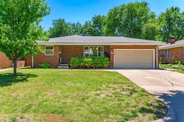 3823 E Funston St, Wichita, KS 67218