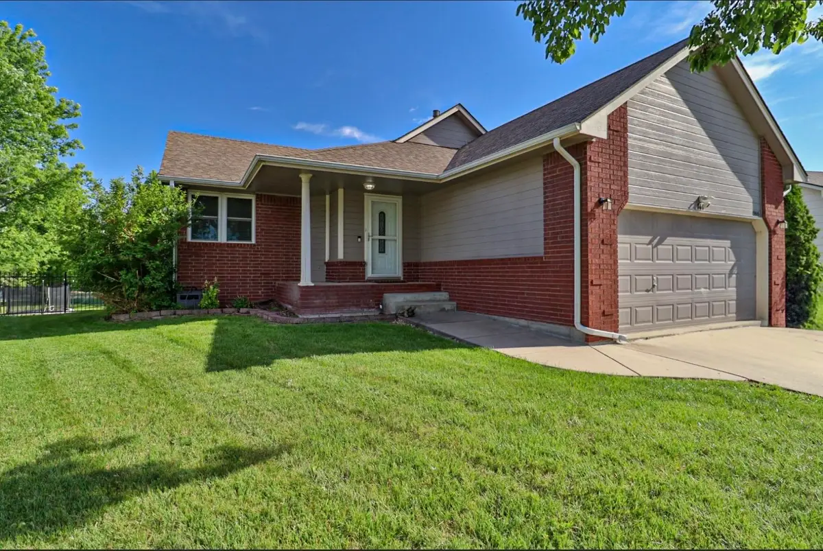 866 S Bedford Ct, Wichita, KS 67207 - #1