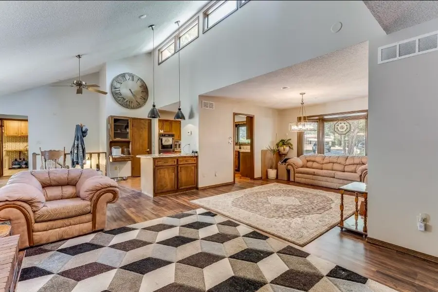 16 N Circle Dr, Mulvane, KS 67110 - #3