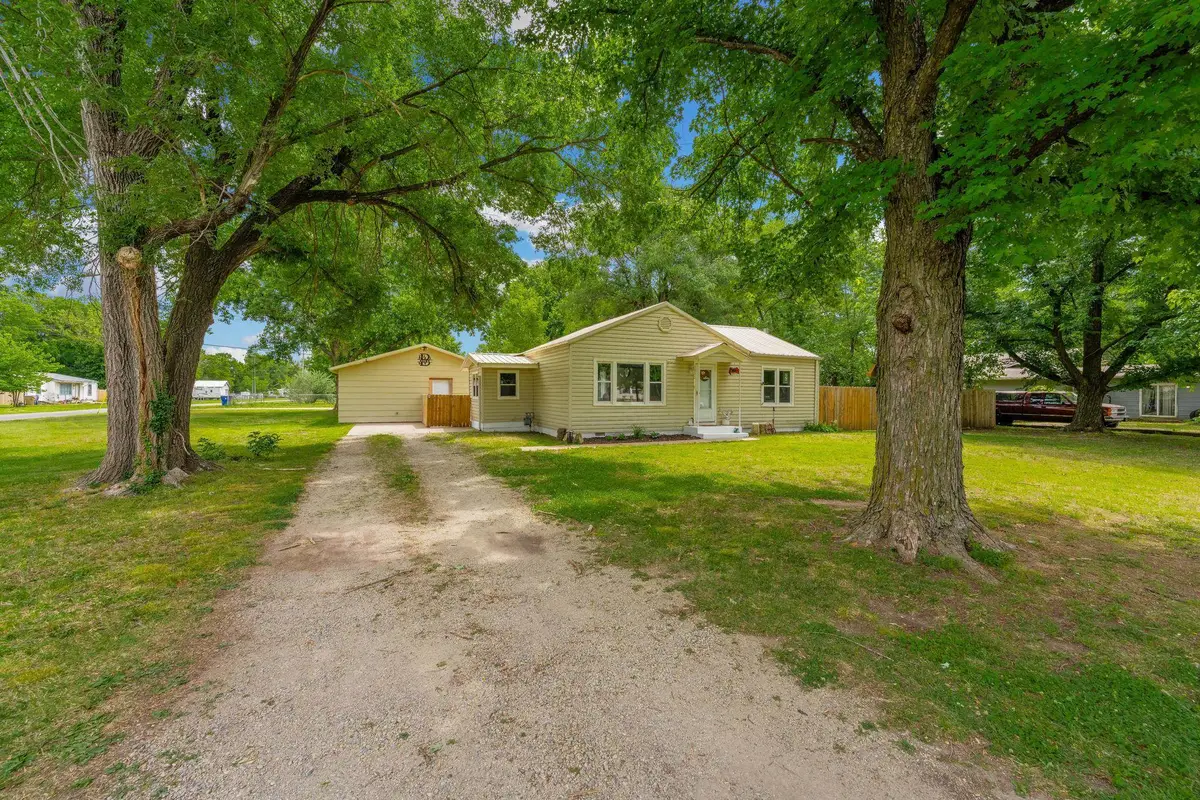 320 N Poplar, Douglass, KS 67039 - #1