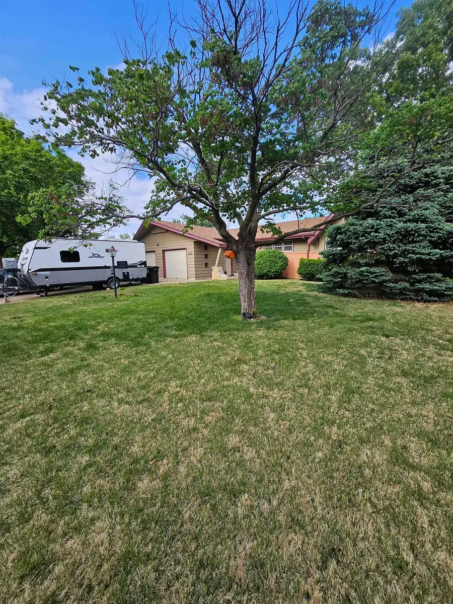 537 Aullwood Rd, Salina, KS 67401 - #2