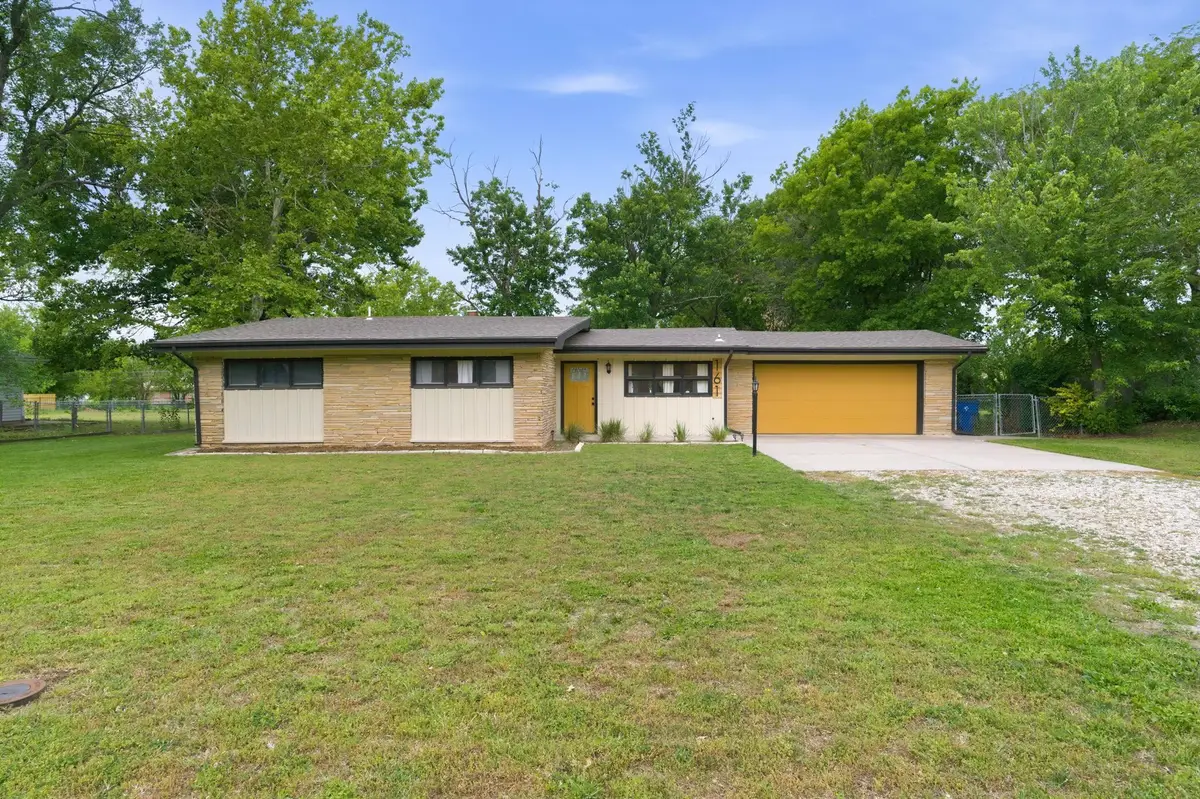 161 S Westview Dr, Andover, KS 67002 - #1