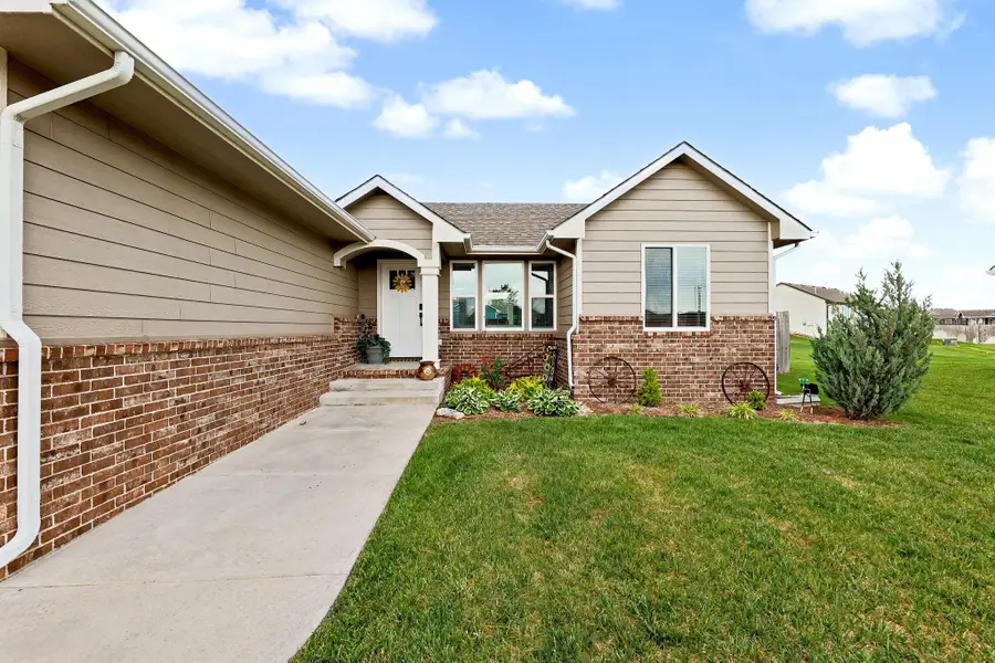 1617 N Thoroughbred St, Wichita, KS 67235 - #2
