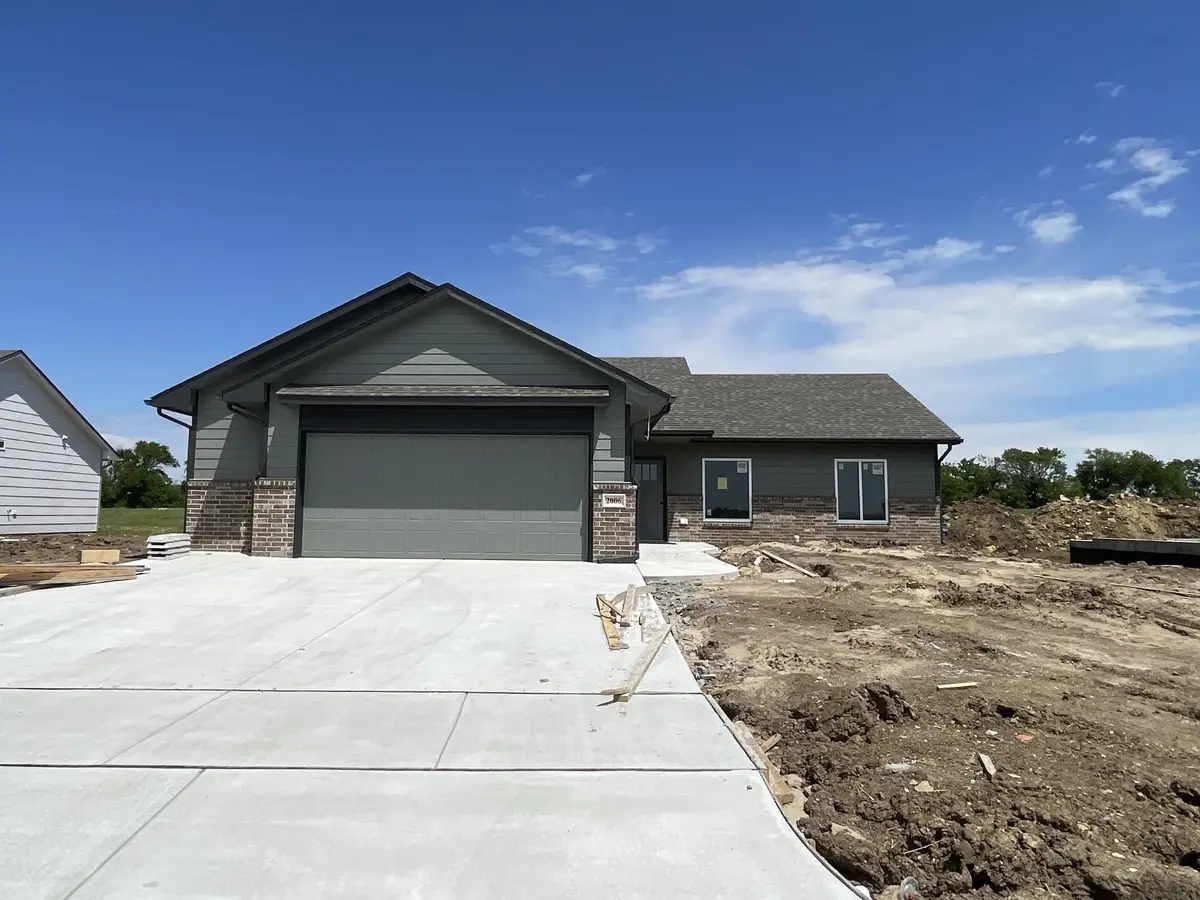 2006 E Limestone St, Andover, KS 67002 - #1