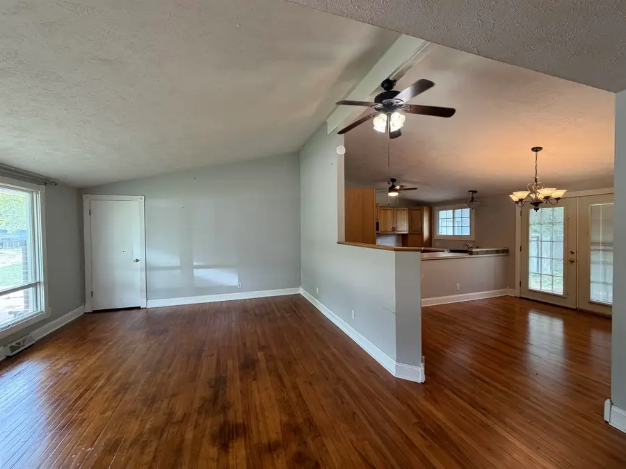 1006 Rainbow Dr, Salina, KS 67401 - #2