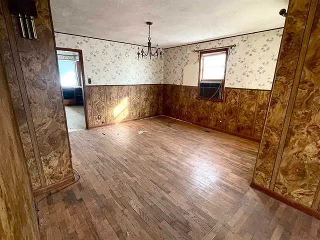 702 E 12th Ave, Winfield, KS 67156 - #2