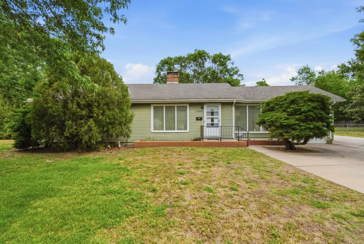 2504 E Clover Ln, Wichita, KS 67216 - #1