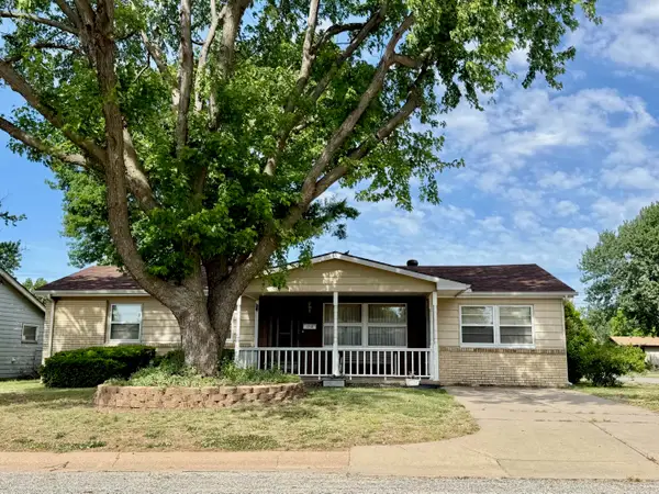 1318 N Park St, Wellington, KS 67152