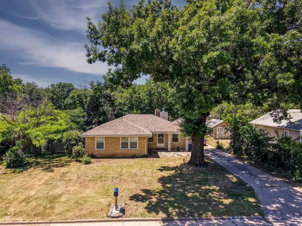 111 N Park St, Winfield, KS 67156 - #1