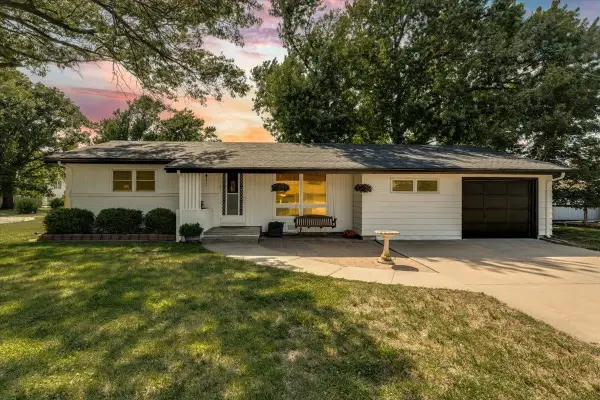 103 S Salina, Haven, KS 67543