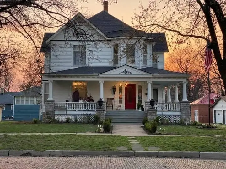 815 S Highland Avenue, Chanute, KS 66720 - #1
