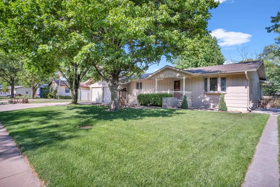 2800 Goldenrod Rd, North Newton, KS 67117-8032 - #2